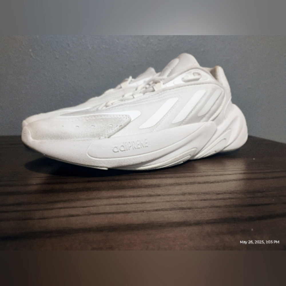 Adidas Ozelia 5 1/2